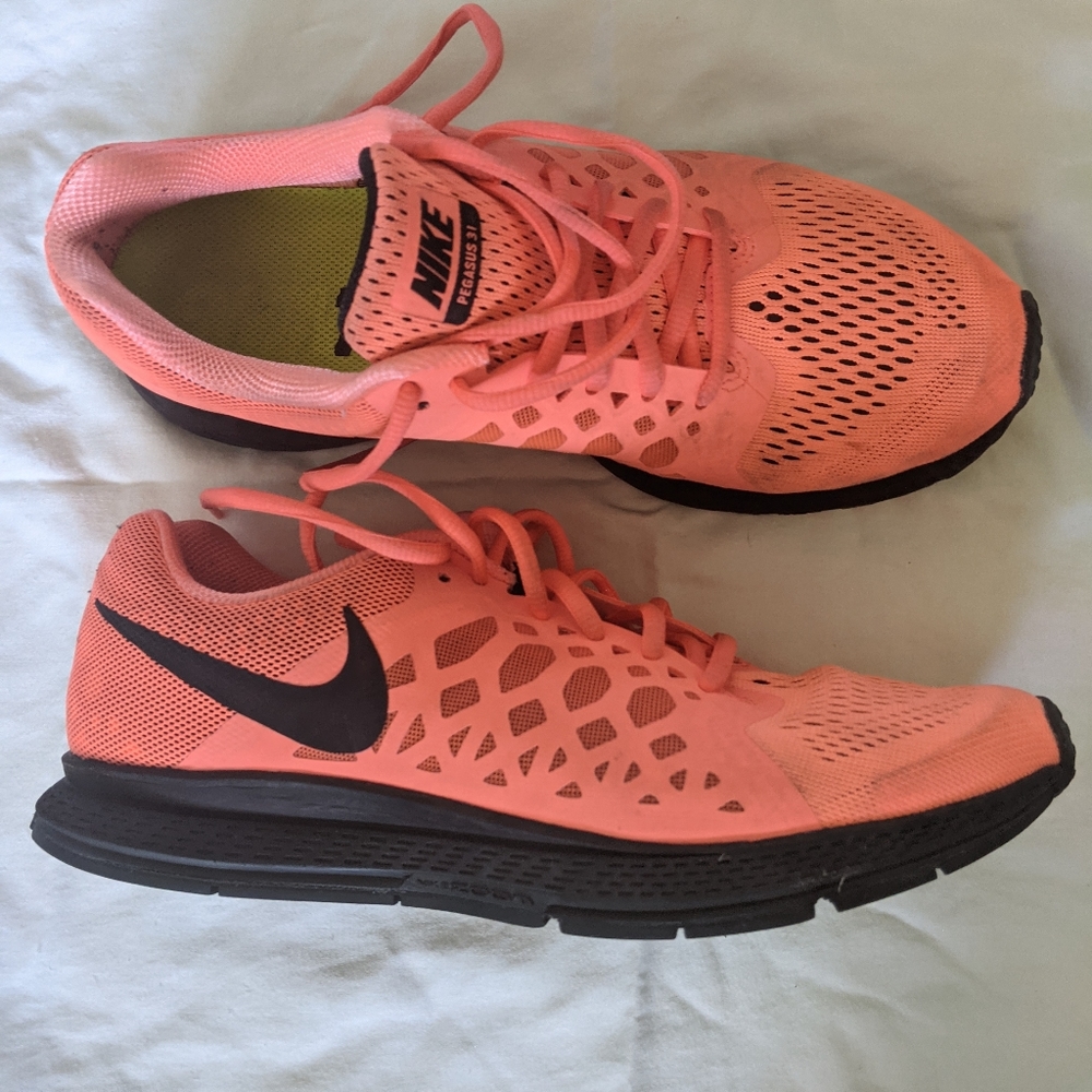 Nike Air Zoom Pegasus 31, size US 9, orange